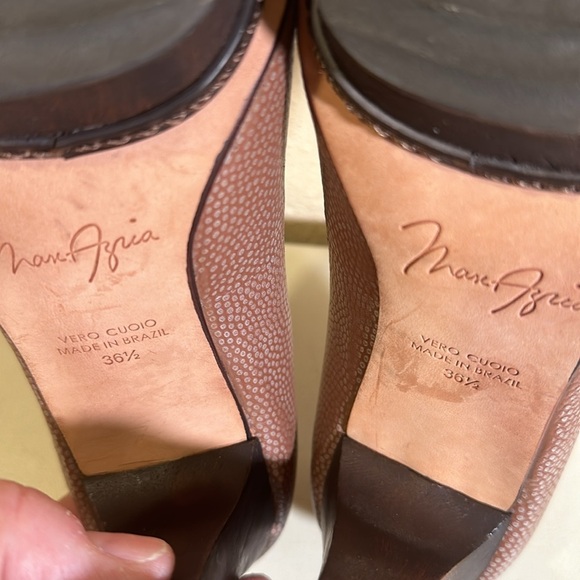 Max Azria platform pumps size 36 1/2. US 5.5 - Picture 11 of 11